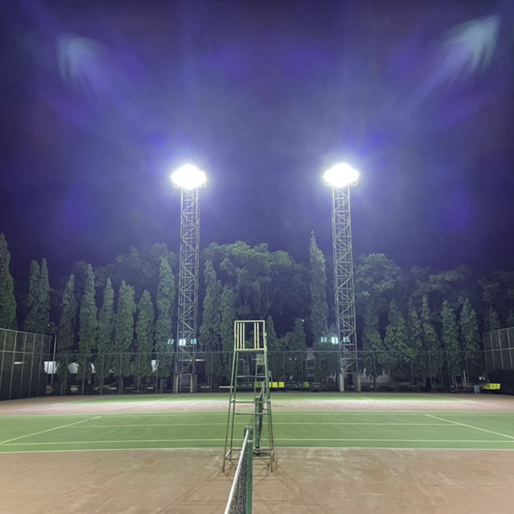 ติดตั้งไฟ LED Flood Light สนามเทนนิส มหาวิทยาลัย