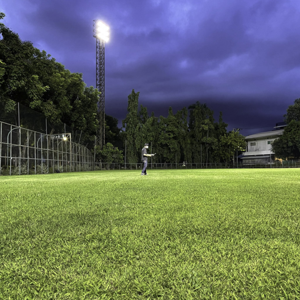 ติดตั้งไฟ LED Flood Light สนามฟุตบอล มหาวิทยาลัย