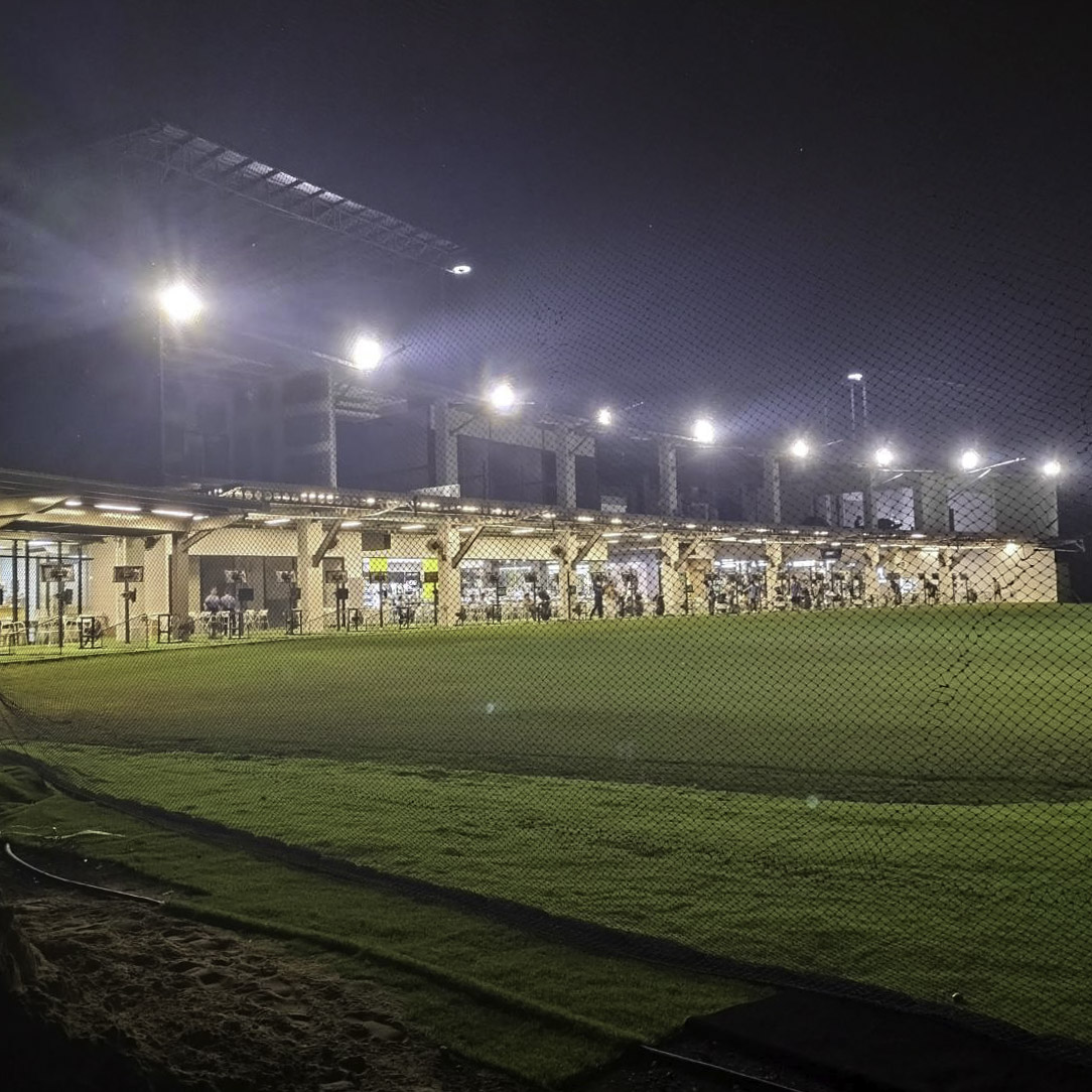 งานติดตั้งไฟ LED FLOOD LIGHT สนามไดร์กอล์ฟ